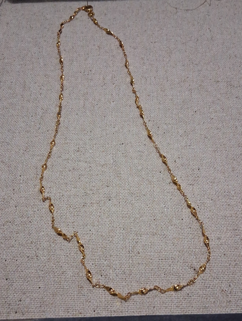 VINTAGE TRIFARI GOLD PLATED NECKLACE